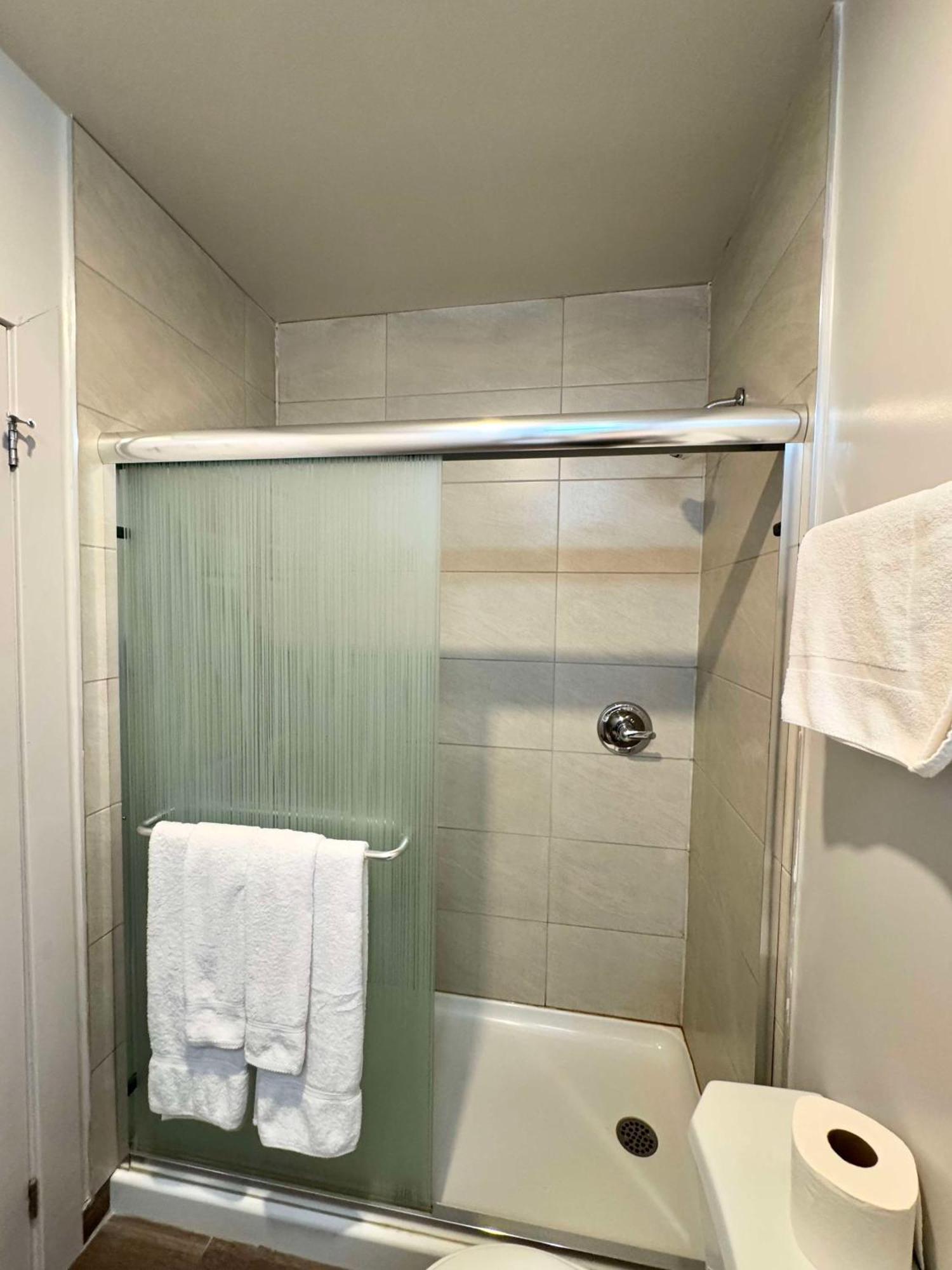 Big Bird Inn Wawa, Surestay Collection By Best Western Екстериор снимка