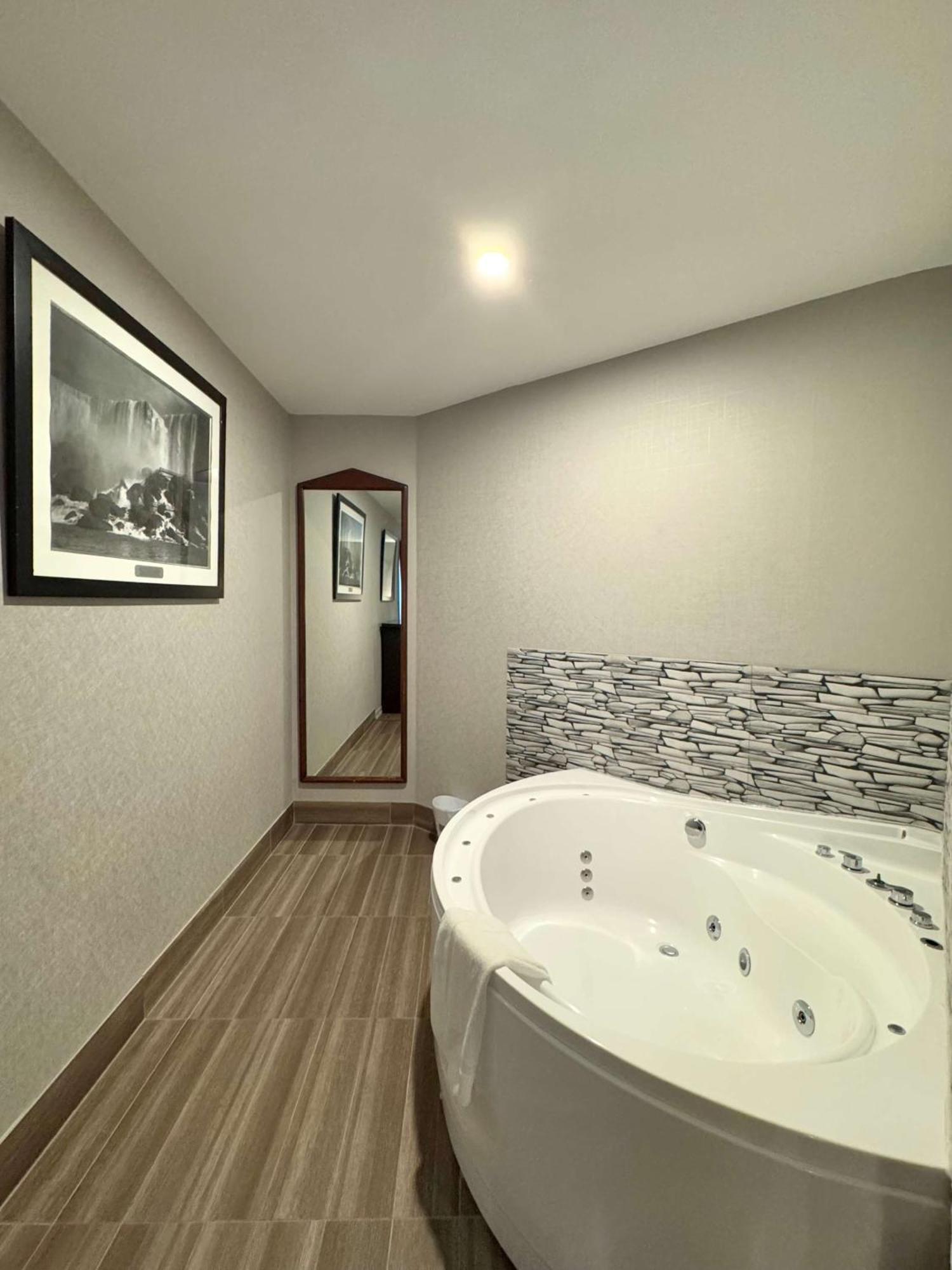 Big Bird Inn Wawa, Surestay Collection By Best Western Екстериор снимка
