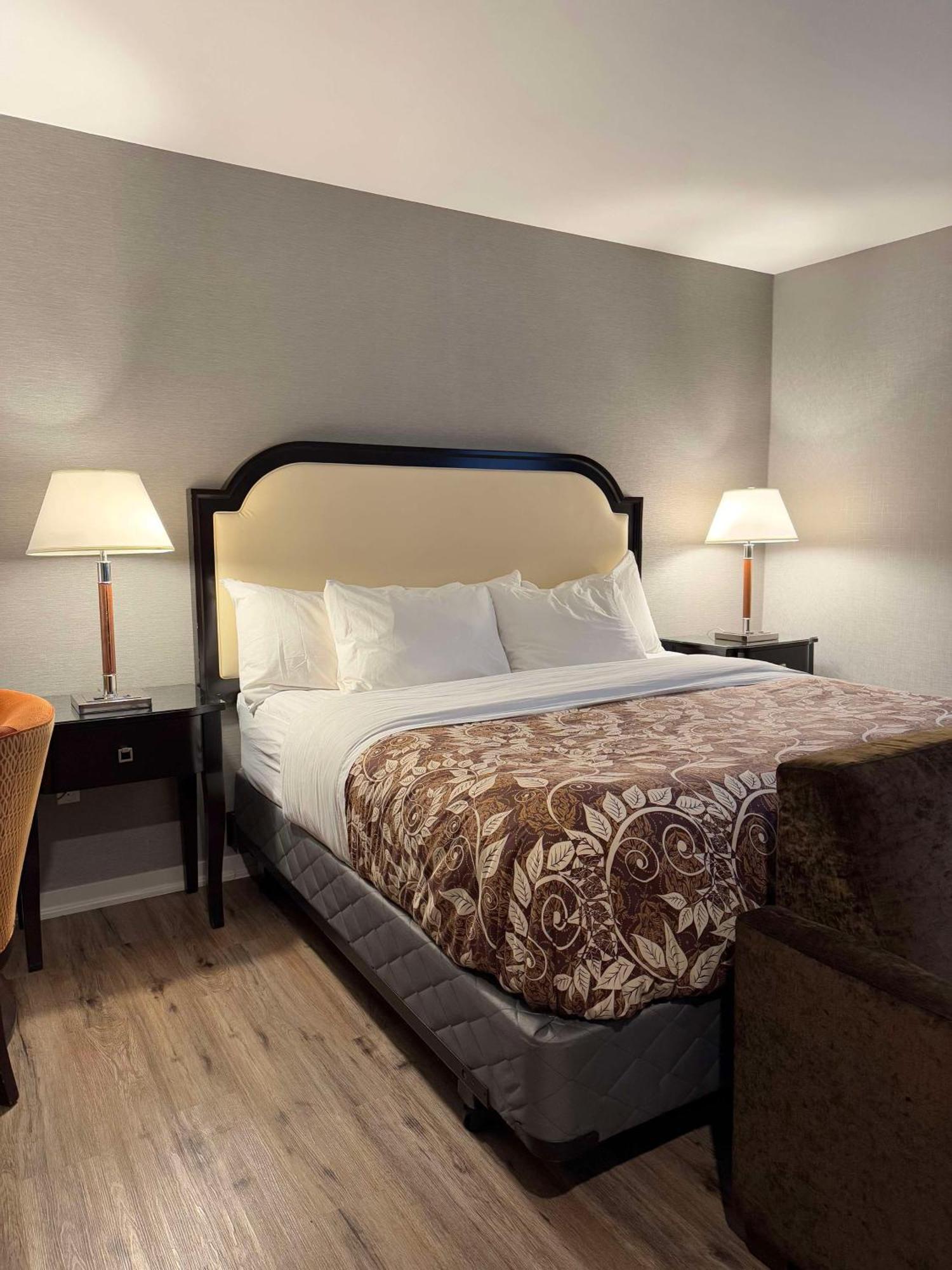 Big Bird Inn Wawa, Surestay Collection By Best Western Екстериор снимка